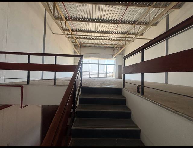 321M² WAREHOUSE TO LET IN BLACKHEATH INDUSTRIAL
